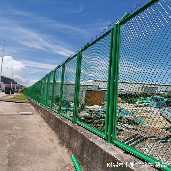 九游体育-护栏网VS砖砌围墙：工业园区隔离实测成本直降50%工期缩3倍！